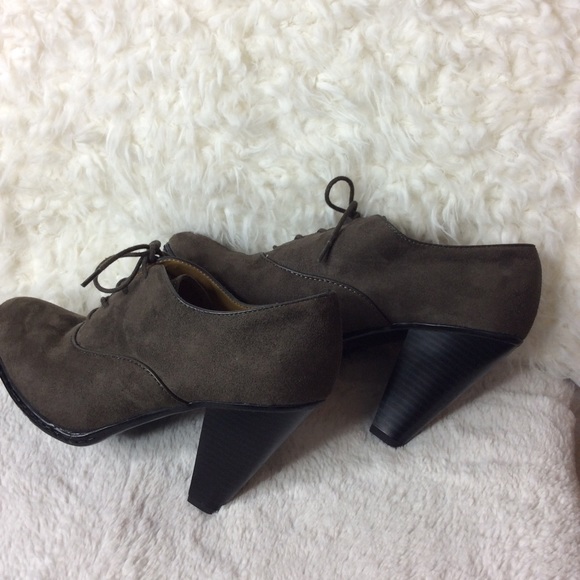 🍁🍁Sole Senseability Suede Lace up Shooties 9 - Picture 8 of 8